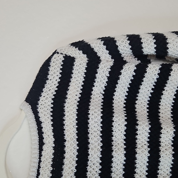 Chic Striped Black and White Cardigan - Picture 9 of 12
